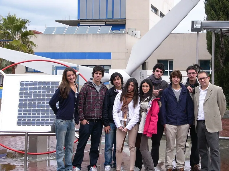 Panel solar y aerogenerador